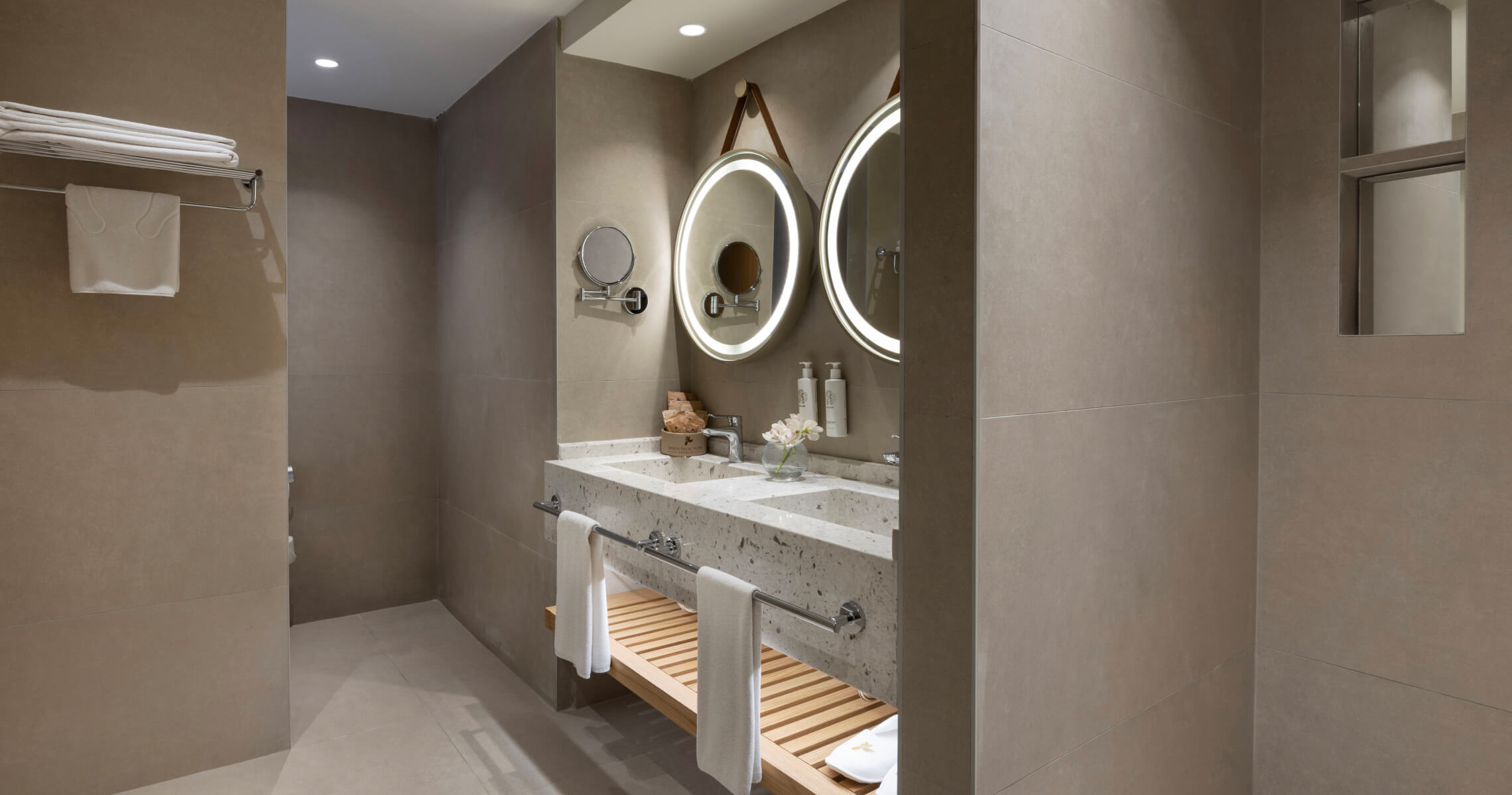 Susesi Belek Hotel Konaklama Deluxe Junior Suit Center Slider D4